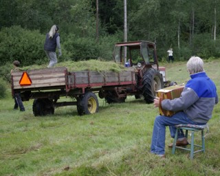 H�b�rgning med traktor